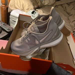 Like new womens Nike shoes size 6